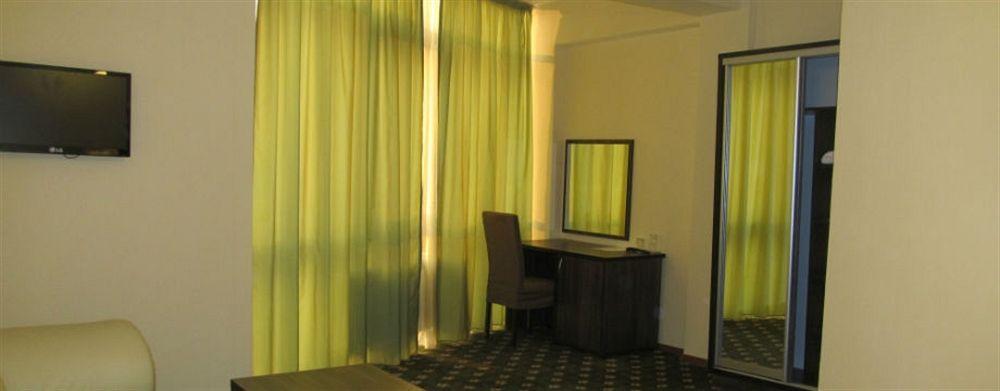 Golden Palace Hotel Ałma Ata Zewnętrze zdjęcie