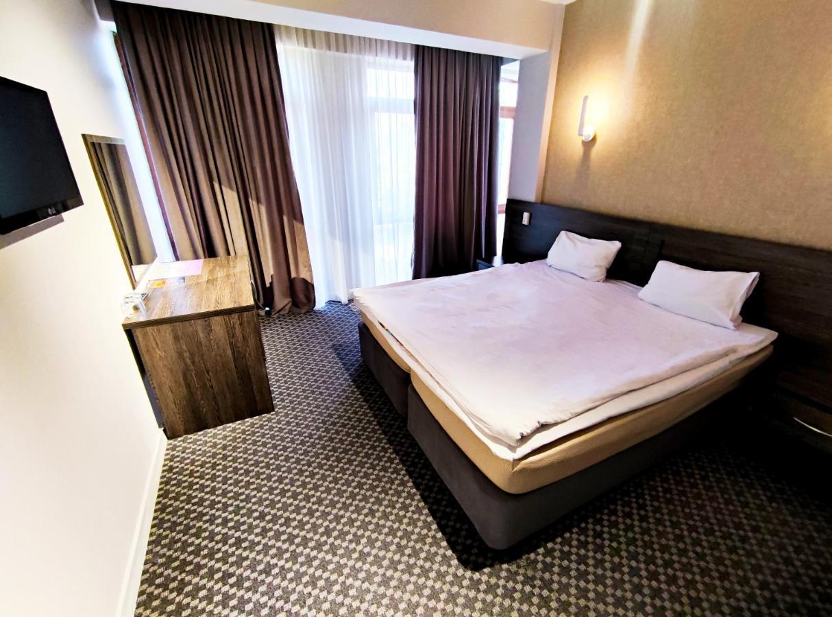 Golden Palace Hotel Ałma Ata Zewnętrze zdjęcie