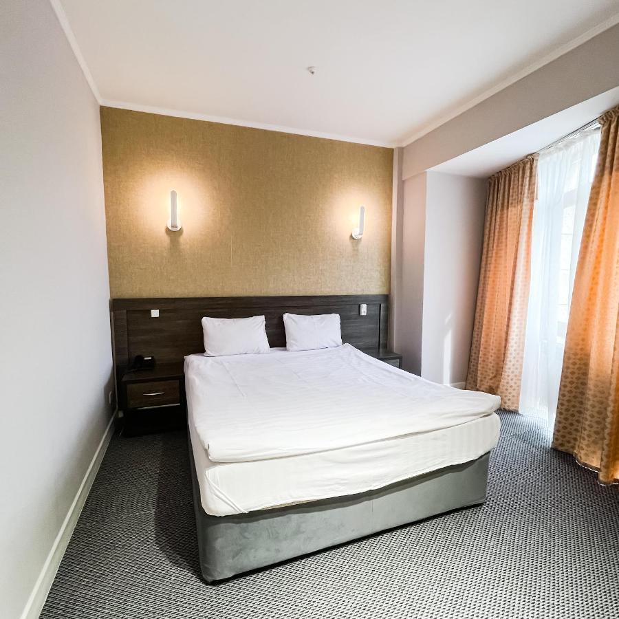Golden Palace Hotel Ałma Ata Zewnętrze zdjęcie