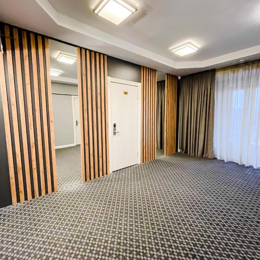 Golden Palace Hotel Ałma Ata Zewnętrze zdjęcie