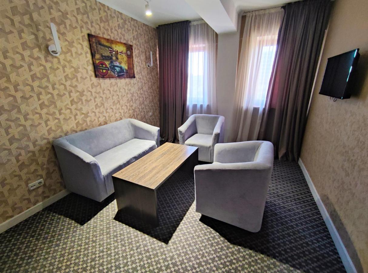 Golden Palace Hotel Ałma Ata Zewnętrze zdjęcie