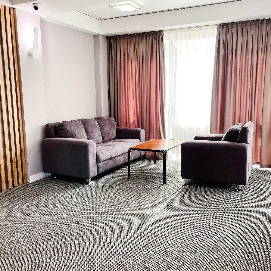 Golden Palace Hotel Ałma Ata Zewnętrze zdjęcie