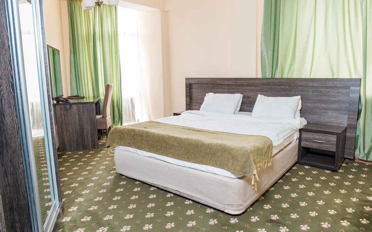 Golden Palace Hotel Ałma Ata Zewnętrze zdjęcie