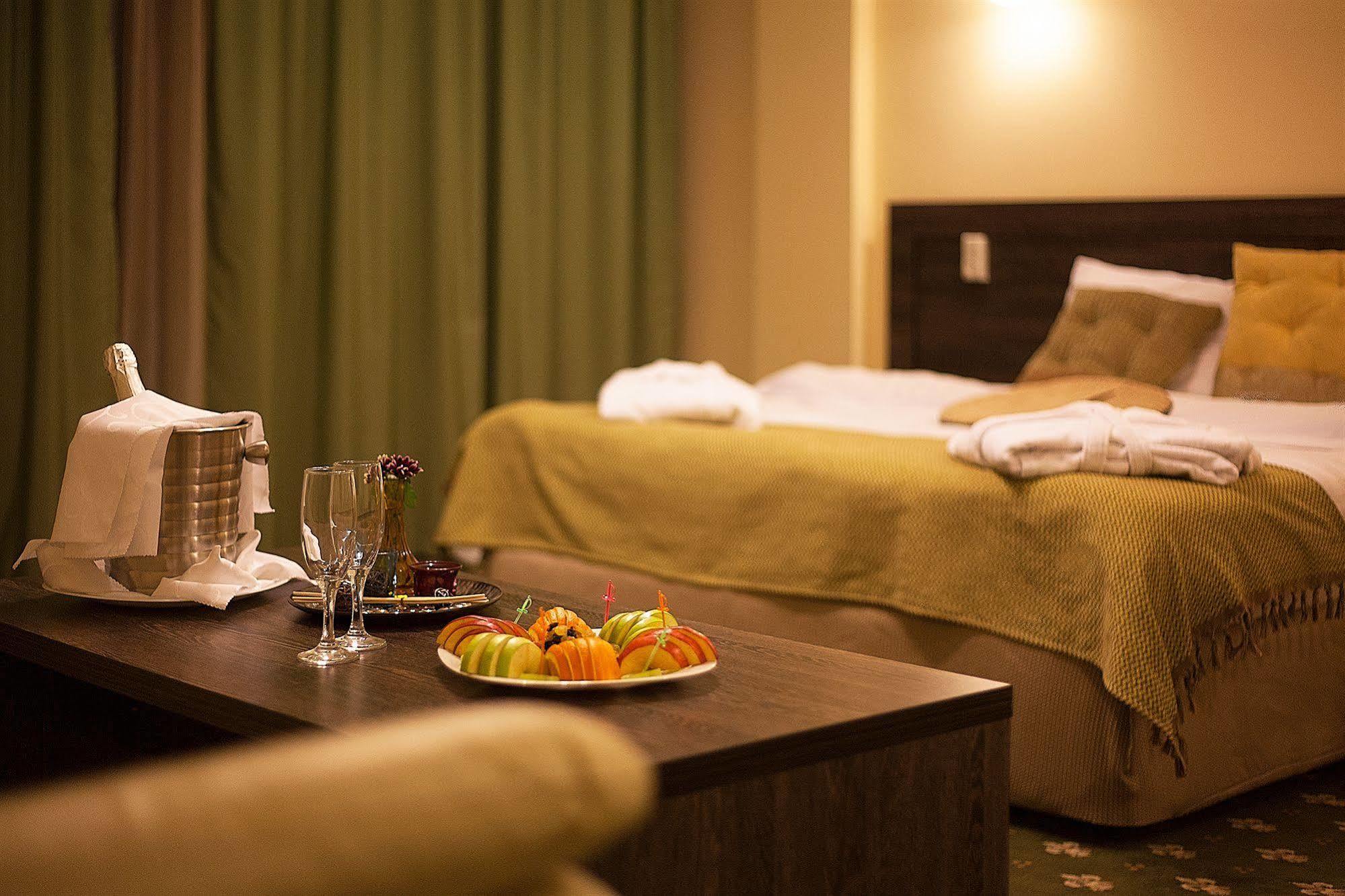 Golden Palace Hotel Ałma Ata Zewnętrze zdjęcie