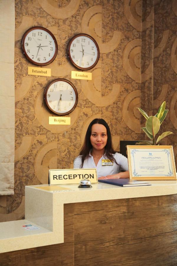 Golden Palace Hotel Ałma Ata Zewnętrze zdjęcie