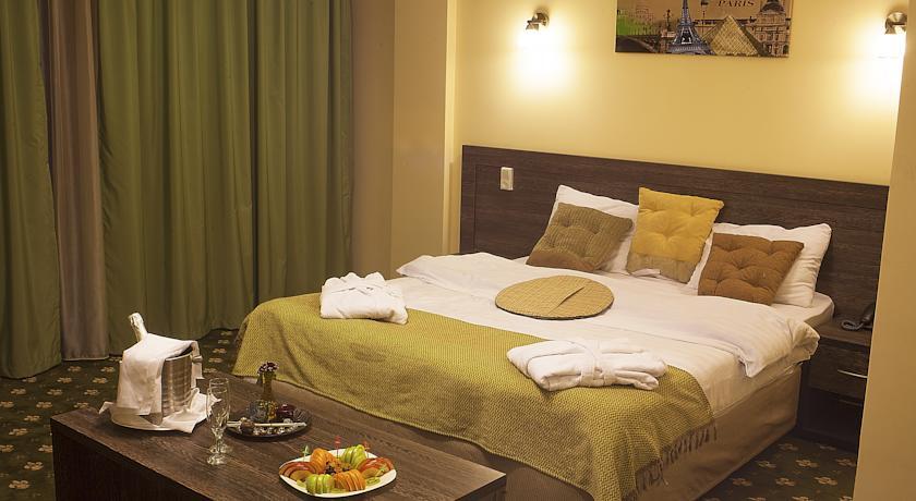 Golden Palace Hotel Ałma Ata Zewnętrze zdjęcie
