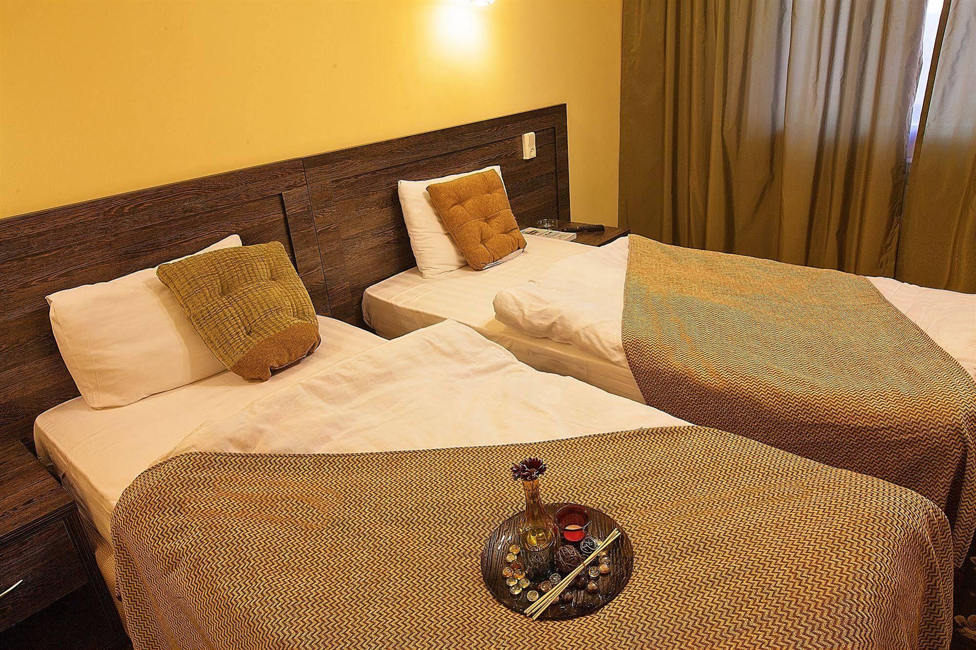Golden Palace Hotel Ałma Ata Zewnętrze zdjęcie