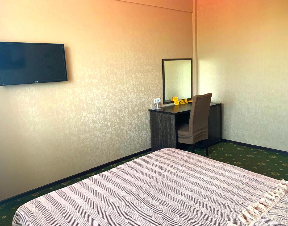 Golden Palace Hotel Ałma Ata Zewnętrze zdjęcie